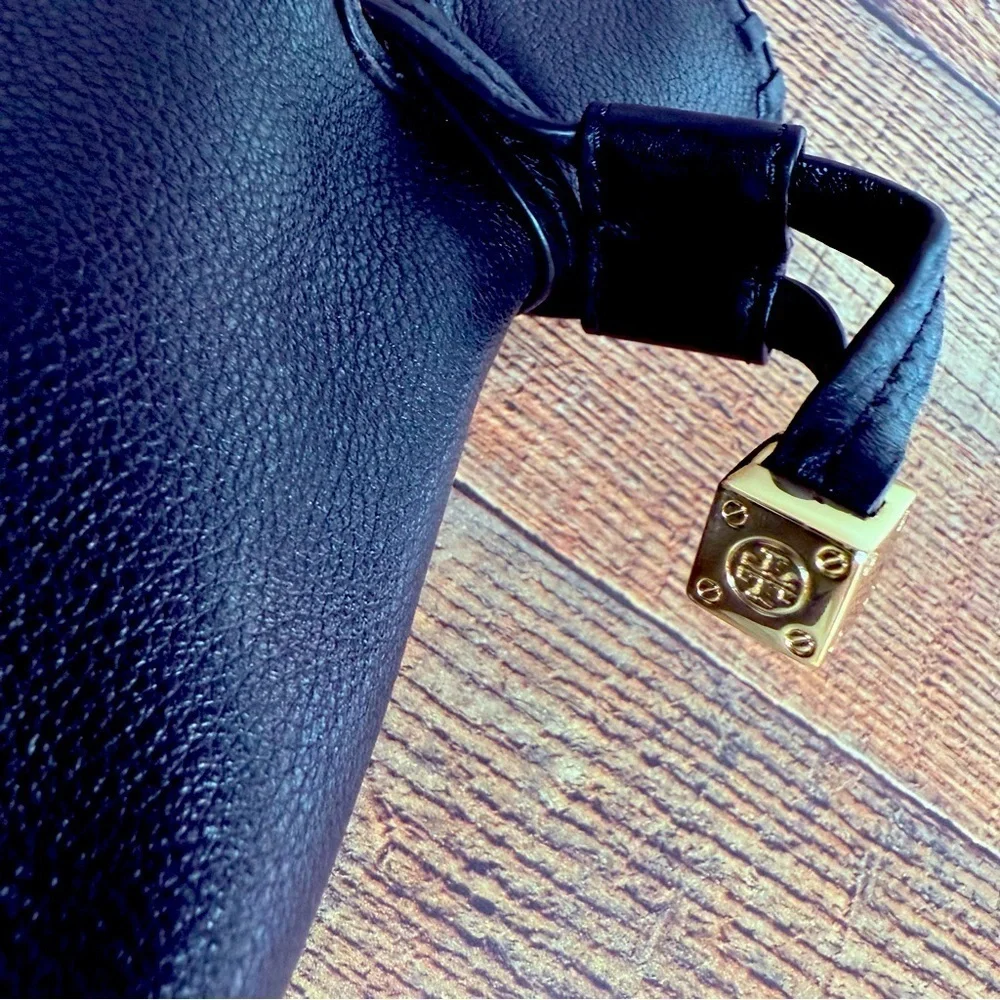 Tory Burch Marion East West in Black Pebbled Leather Bag